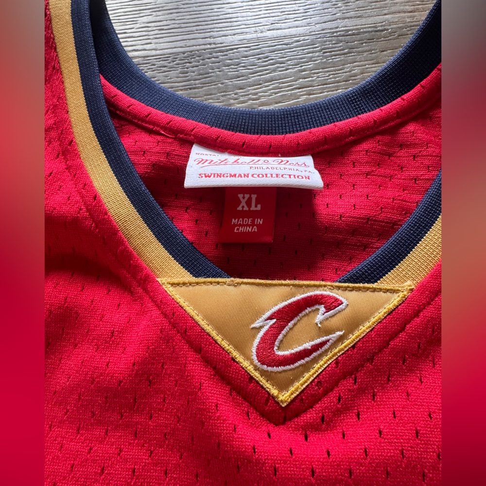 Mitchell & Ness Red and Gold Cavaliers Jersey LeBron James - Picture 3 of 3